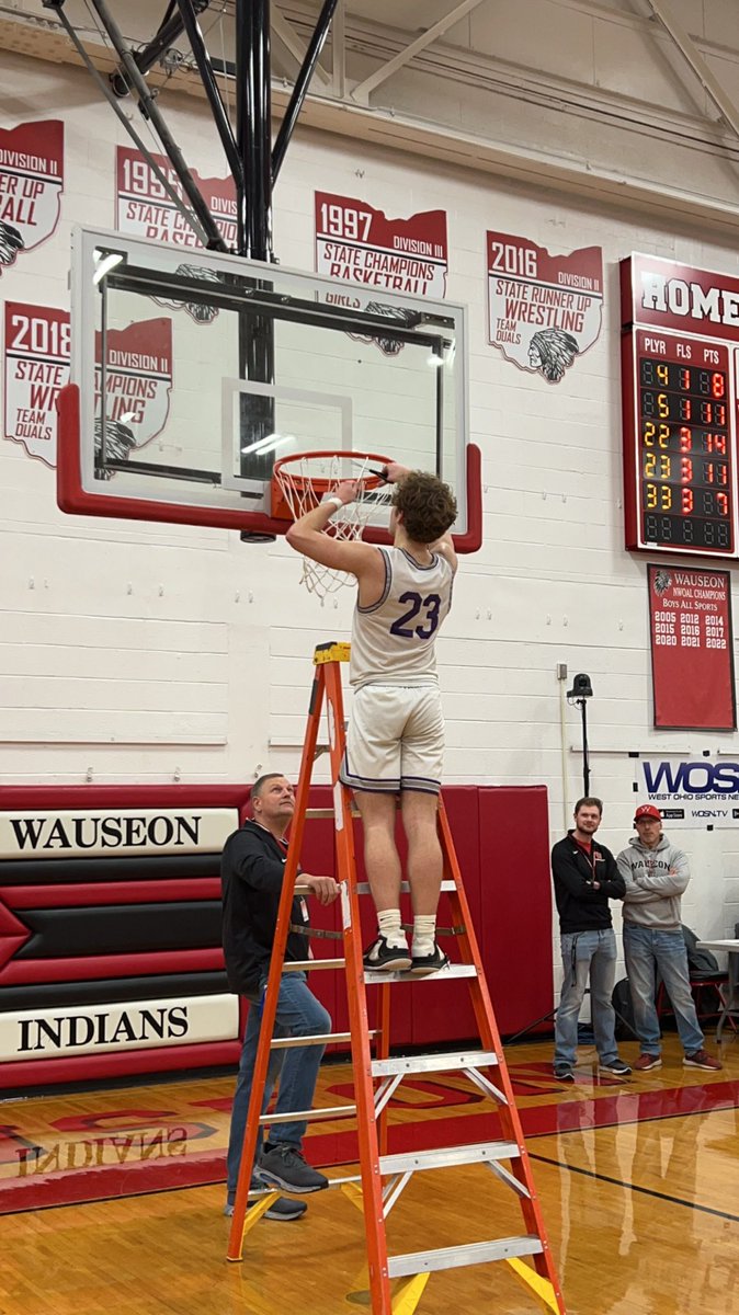 swantonsports's tweet image. THE BOYS ARE SECTIONAL CHAMPIONS!🏀

Swanton- 60
LC- 51
#letsgodogs