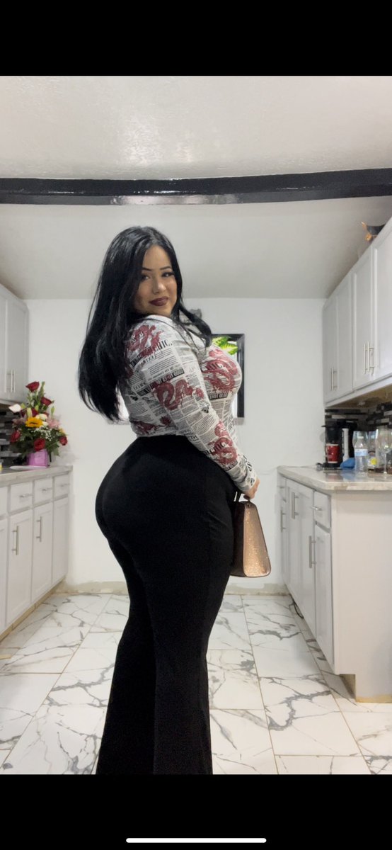 skltns_'s tweet photo. My man be in my dm’s saying i’m pretty 🥰 https://t.co/Sw6r5eAp56
