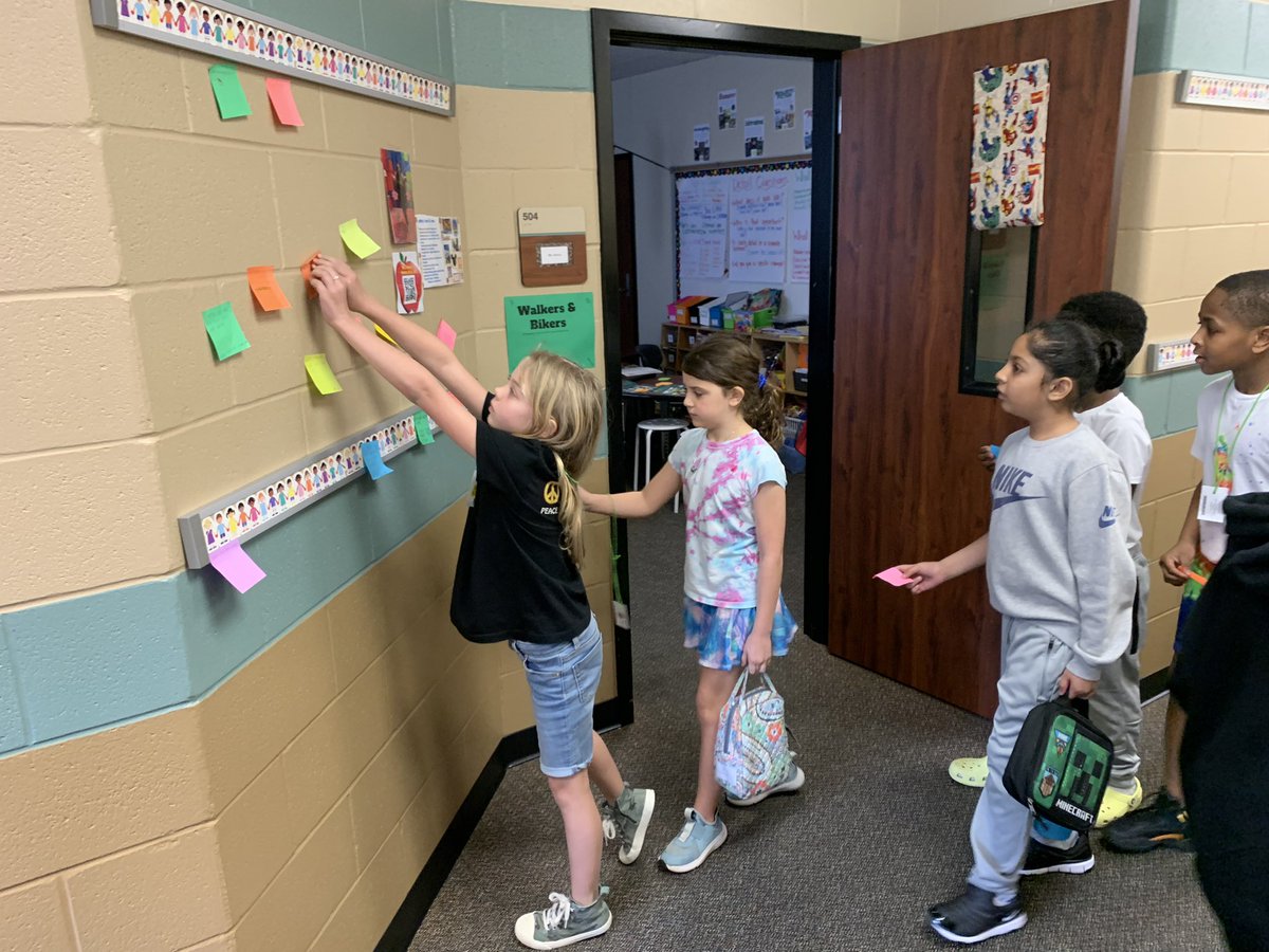 Mrs_E_Alejos's tweet photo. Spreading Birthday Cheer for Ms. Henry to hear! Happy Birthday @mshenry24 @HumbleISD_LSE #kindnessmattersatlse #leopardspotting https://t.co/68jbuXhczZ