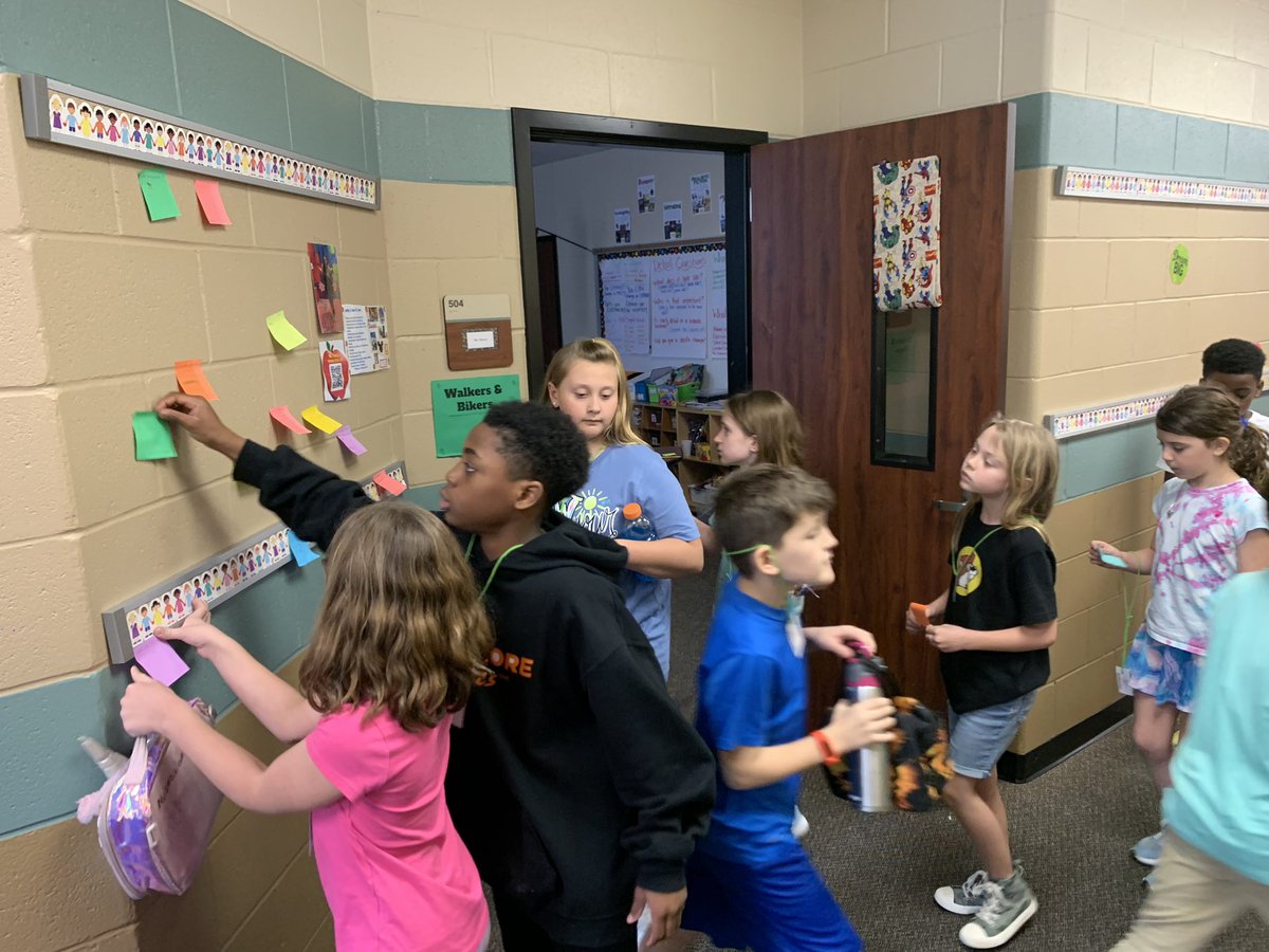 Mrs_E_Alejos's tweet photo. Spreading Birthday Cheer for Ms. Henry to hear! Happy Birthday @mshenry24 @HumbleISD_LSE #kindnessmattersatlse #leopardspotting https://t.co/68jbuXhczZ