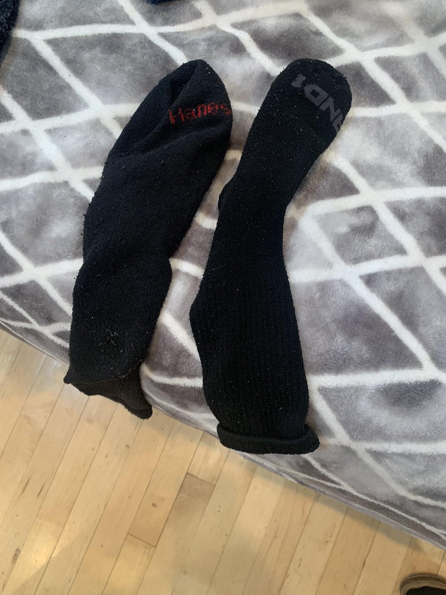 OnLyGoLdCaNsTaY's tweet image. Please tell me if this is a boy thing only. Every single time he visits and I do laundry. Comes with an non matching pair and leaves with a matching pair. 🤦🏽‍♀️ 😩 #sockGameWeak #notonfleek