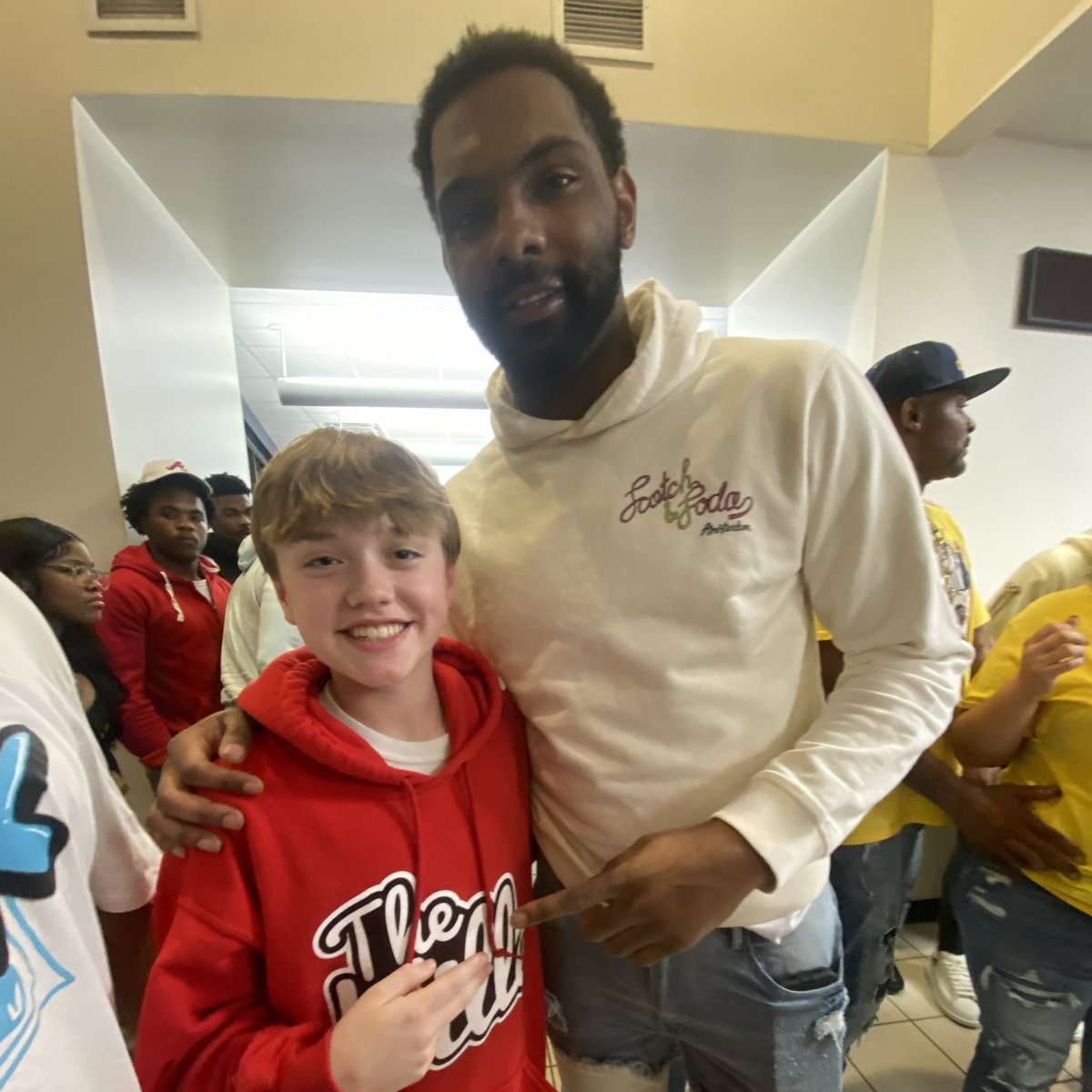Rowan_Company's tweet photo. Thanks @Sin_City_803 🐔🏀👑 https://t.co/YZDch3otlx