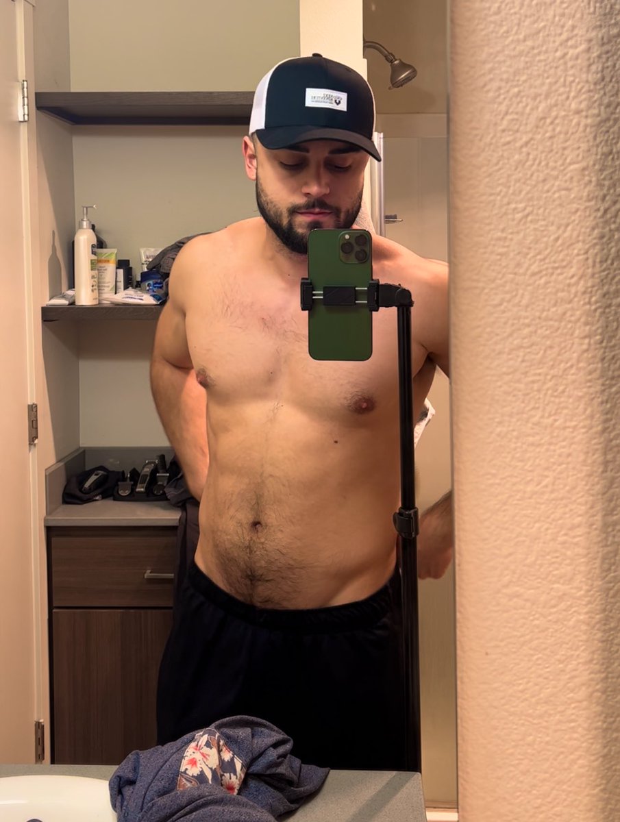 jakestonerrr's tweet photo. somebody asked what I do for work so I told them I create content &amp; sent them these pics https://t.co/hDU4f0XUq9