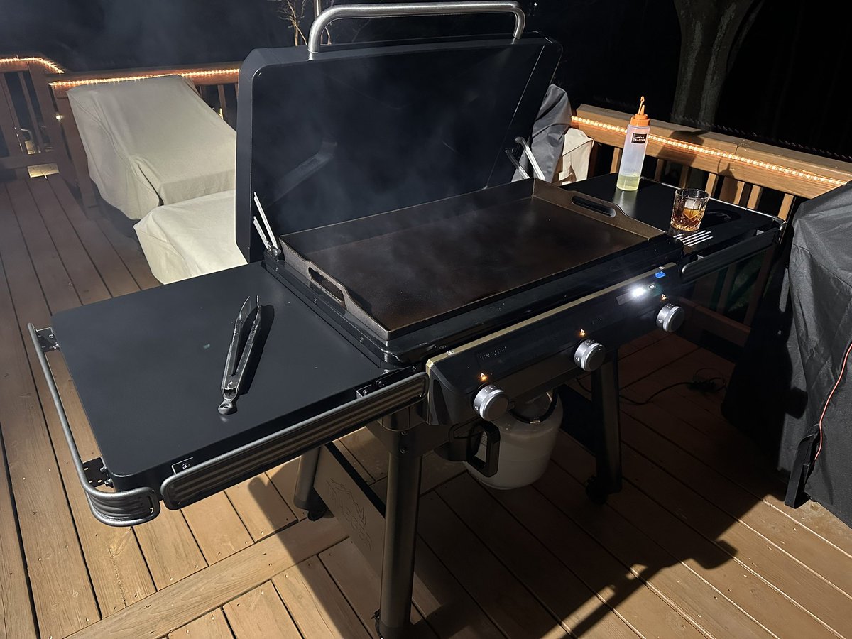 JoeKimray's tweet photo. Getting my new @TraegerGrills Flatrock griddle seasoned tonight! I can’t wait to start cooking on this!
.
.
.
.
.
#traeger #traegergrills #traegerflatrock #flattopgrill #griddle #traegernation #traegerhood https://t.co/WTgT0zc4cK