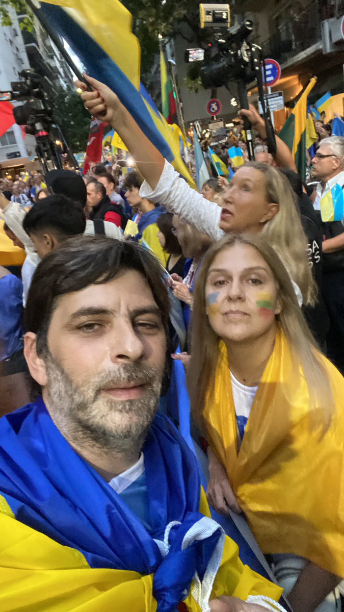 FEdePyME's tweet photo. Marchamos por la Paz a La Embajada Rusa
Pedimos el fin de la invasión
Basta de colonialismos
Muerte, Destrucción, HAMBRE
Dolor
Sufrimos con los hermanos #ucranios
#StandWithUkraine #StopWar #PutinIsaWarCriminal
@Pontifex_es https://t.co/cWbyTDwur4