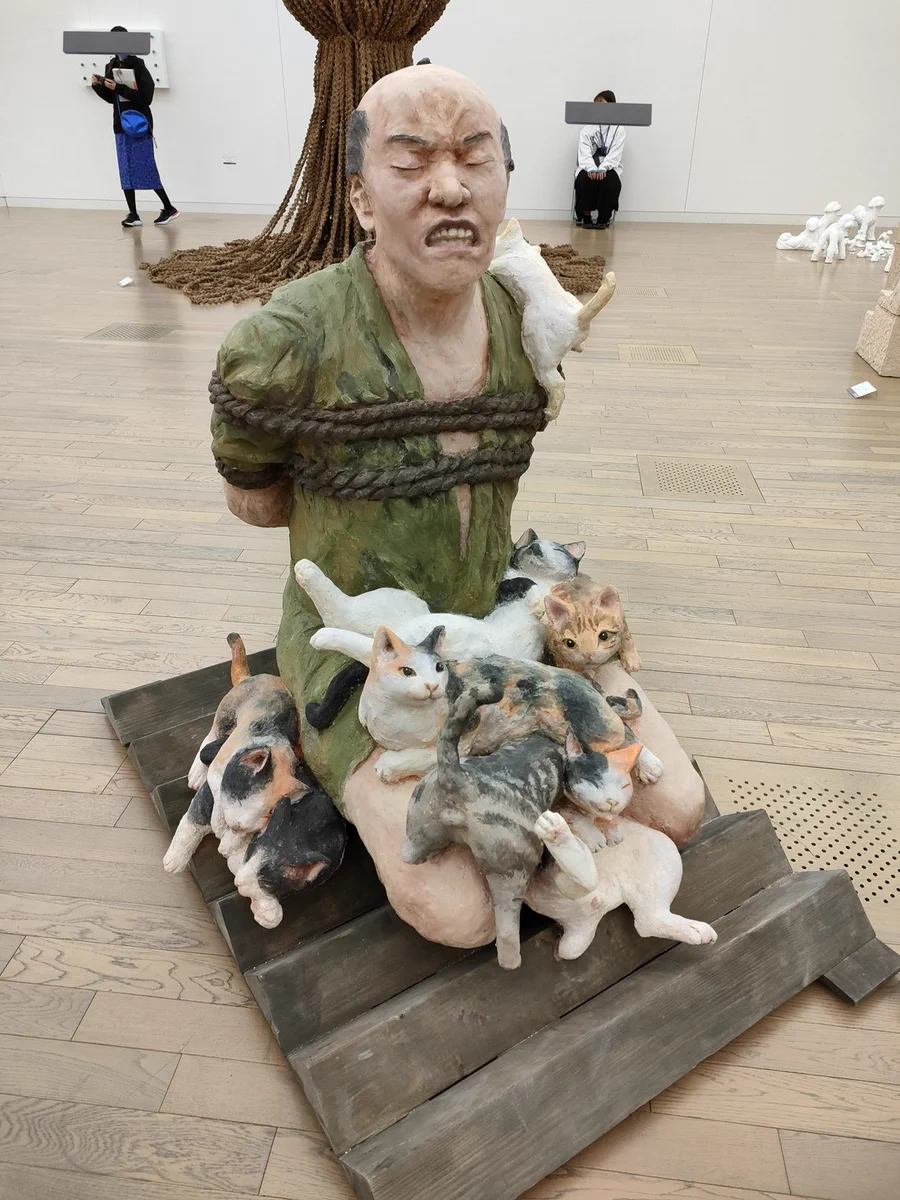 非道すぎる拷問！五美大展で見つけた最高過ぎる猫抱き！！