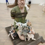 非道すぎる拷問!五美大展で見つけた最高過ぎる猫抱き!