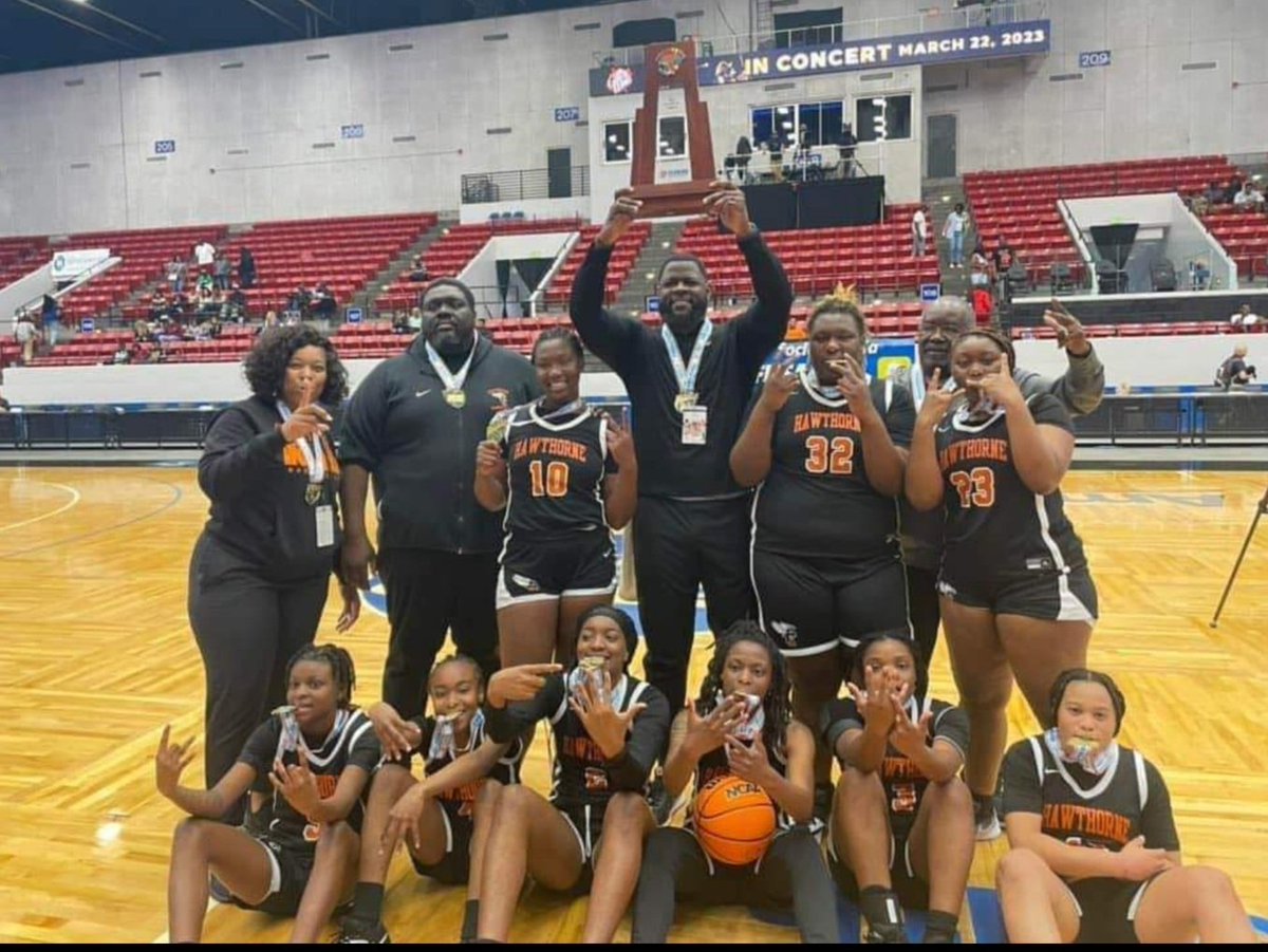 RufusJefferson3's tweet photo. Congratulations @CIngram_85
AND THE HAWTHORNE LADY HORNETS 2023 CLASS 1A GIRLS BASKETBALL STATE CHAMPIONS...🐝🏀
#HornetNation..🐝
#WhyNotUs..🤷🏾‍♂️
#BigHawthorne..🧡🖤
#TitleTown..💪🏿
#BurgerBarn..🍔
#2023StateChampions..🏆
@CoachRaymondCue @Coachadkinsd @HMHSHornets @RAWE_RECRUITS https://t.co/5KhXrVchKL