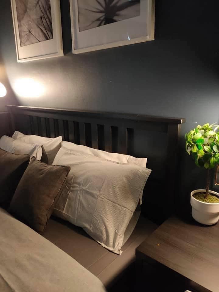 gilerdeco's tweet photo. Dekorasi Master bedroom tema gelap 🖤

Pemilihan cat dari Jotun Deco Blue yang berona gelap dan digandingkan dengan perabut serba hitam dan putih 😍

Mostly perabut dari IKEA dan aksesori dari Kaison.

Kredit: Nur Shaa https://t.co/GDxMPKOYTF