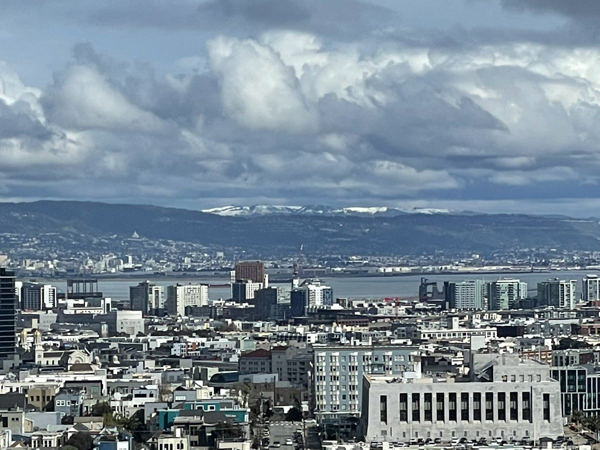 leedecks's tweet photo. This is fun. I can see snow out my bedroom window…in San Francisco. 🥶 https://t.co/7NEfvCKkxY