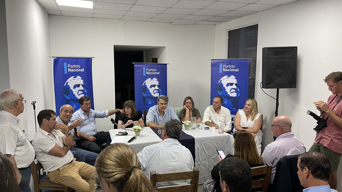 JuanAbdala02's tweet photo. En Minas, presentes en la Agrupación de Gobierno ampliada de @alianzauy, donde compañeros que ocupan cargos en el gobierno informan sobre su gestión. Hay orden de no aflojar! https://t.co/PYGngksJvh