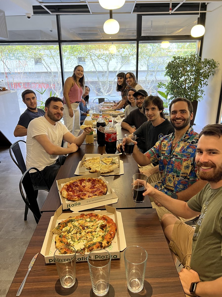 Having some pizza with the <a href="/gogrow_dev/">GoGrow</a> crew in our Montevideo office.