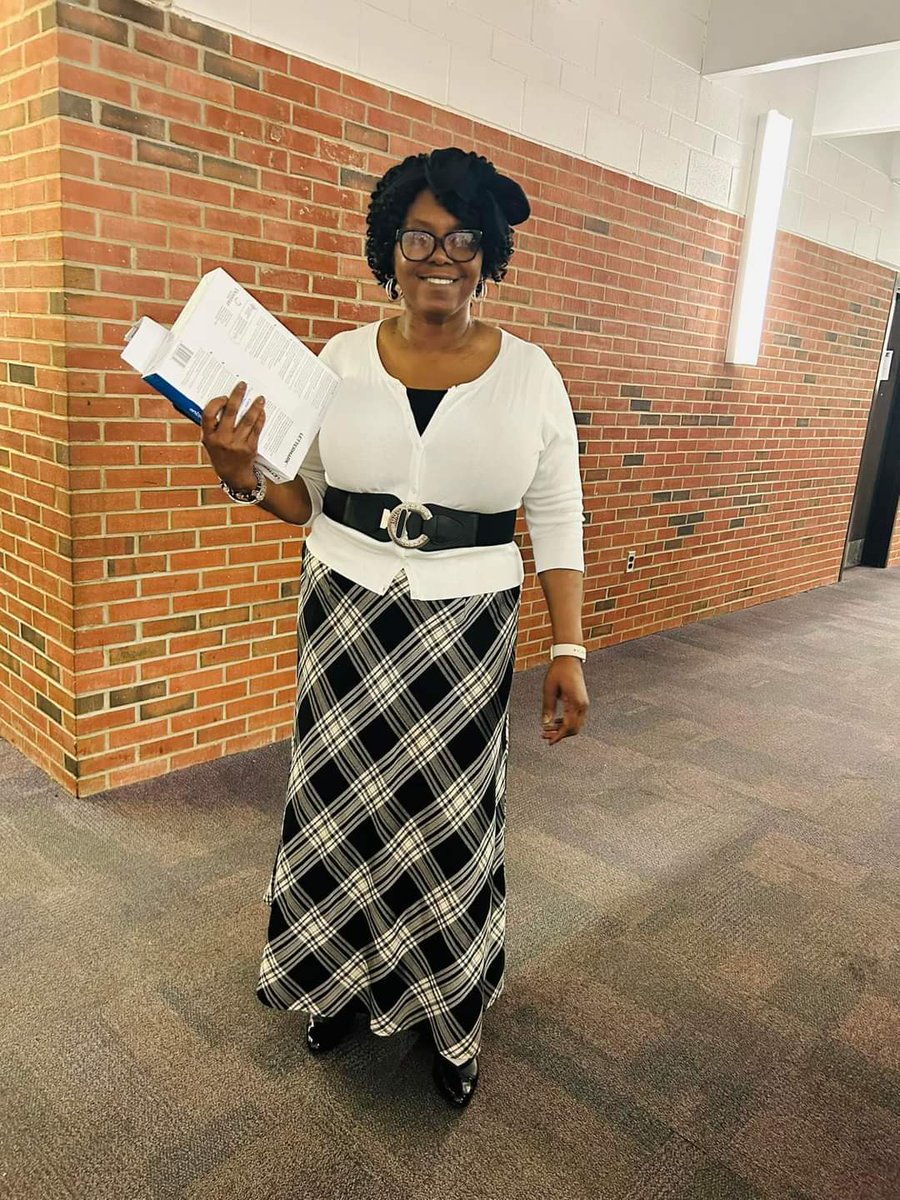 NorthDriveES's tweet image. We had a time at NDE today, 70's style in honor of African American History Month!! Food, fellowship, and fun was the theme for this FABULOUS FRIDAY! #That70sSchool✨️