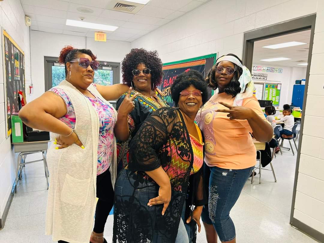 NorthDriveES's tweet image. We had a time at NDE today, 70's style in honor of African American History Month!! Food, fellowship, and fun was the theme for this FABULOUS FRIDAY! #That70sSchool✨️