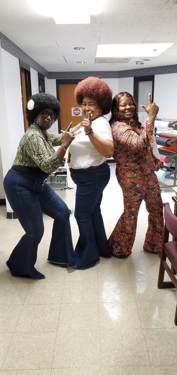 NorthDriveES's tweet image. More pics from our 70's Celebration today!!😁