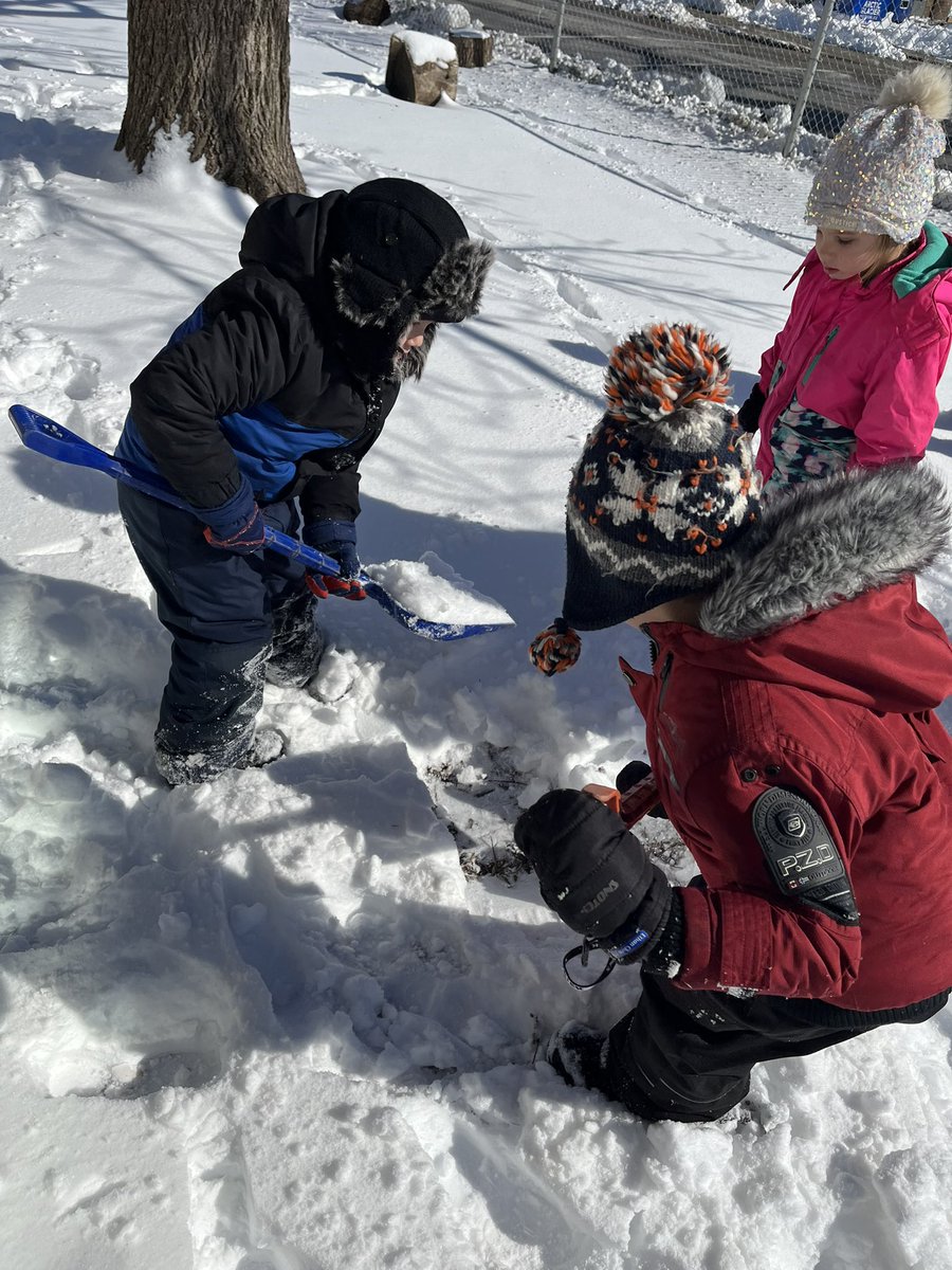 How blessed are we to have such an amazing teacher candidate! Thank you Ms. Fourney for this super fun Dino activity! ❄️ 🦕 🦖 #kinderland #outdooractivities #togetherisbetter