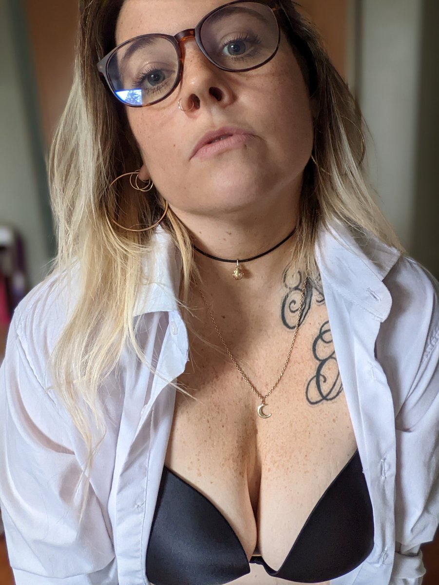RiverFallen's tweet photo. You think I have pretty eyes? π Just wait till I'm looking up at you from down on my knees with my hands tied behind my back. π₯΅π₯ #onlyfansbabe #ofslut #slut #onlyfans #onlyfanspromo #povbj #gamergirl #glasses #nerdgirl #twitchaffiliate #tattooedchicks https://t.co/Mj03RAhqwi