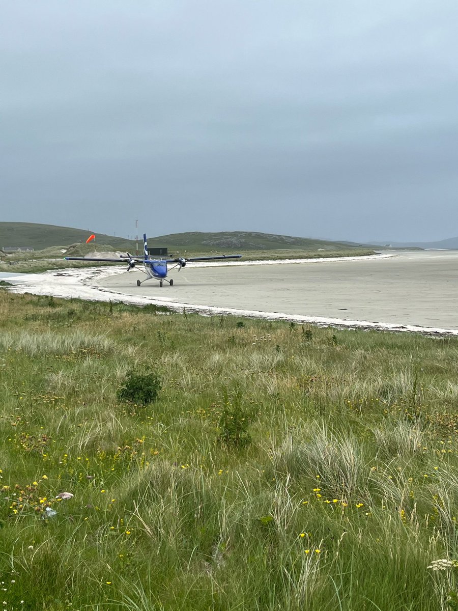 Snidey1967's tweet photo. @imamberzoe Get yourself up to Barra beaches galore on different parts of the island https://t.co/aPOpdQgFTh