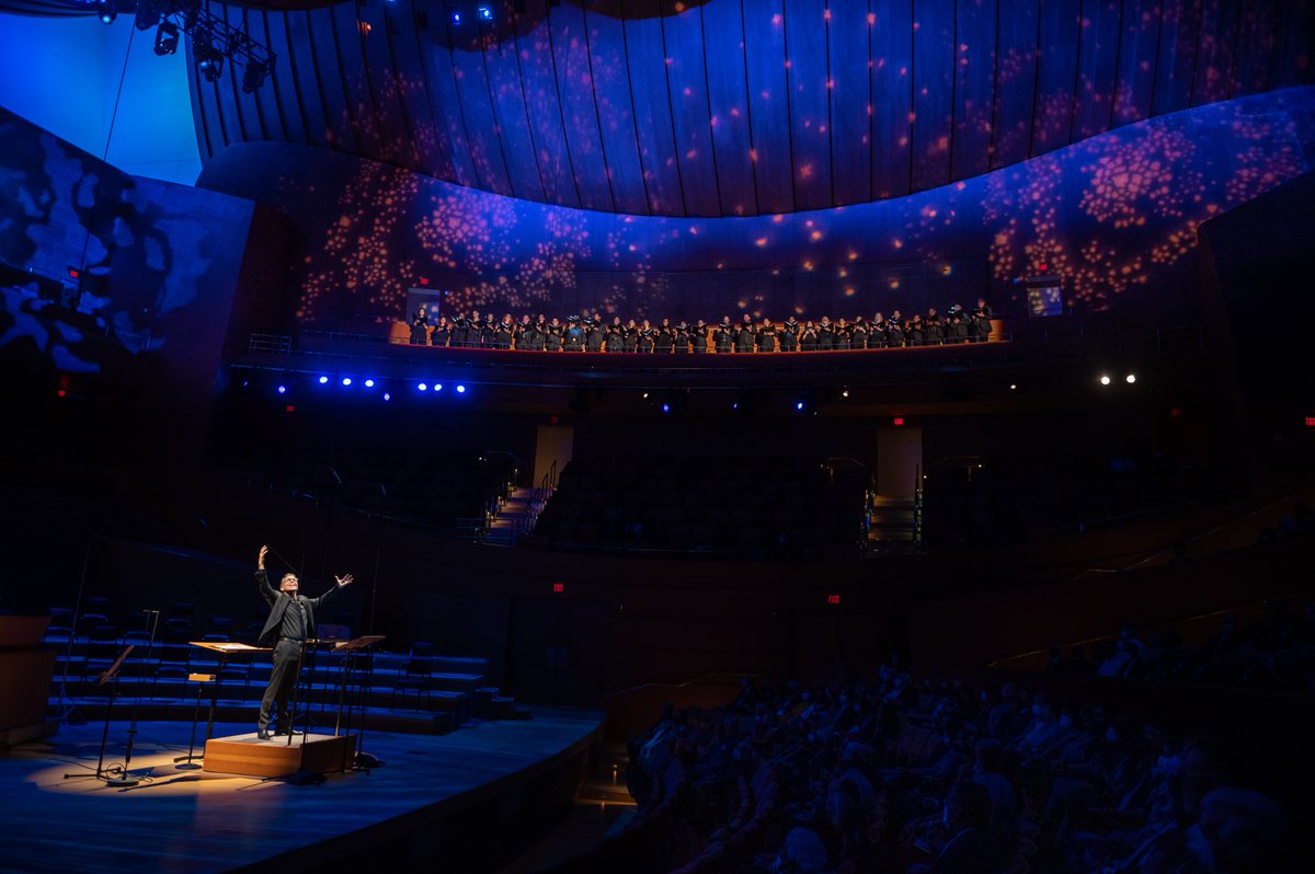 LAMasterChorale's tweet photo. Our Surround Sing is back for 1⃣ night only this season at GALA 2023! 🗣️🎶
 🎟️ starting at $40 with the link in our bio

📸: Jamie Pham Photography
#choralmusic #surroundsing #germainefranco #gala https://t.co/haVqzVMMBp