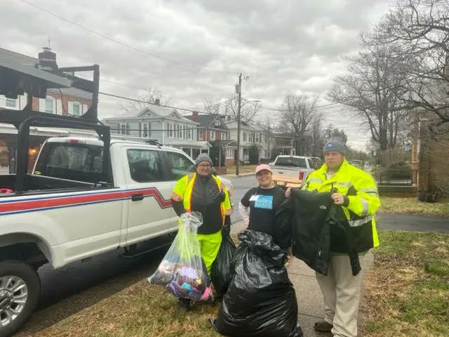 ride66express's tweet photo. Friday we delivered ~150 coats, hats, gloves, scarves, boots, pants, sweaters &amp; more to #BoxesOfBasics where they'll be given to kids across #PrinceWilliamCounty. Thanks for YOUR donations to our #WinterClothing Drive &amp; to BofB for their amazing impact! We'll partner again soon! https://t.co/OHQOiw0tKD