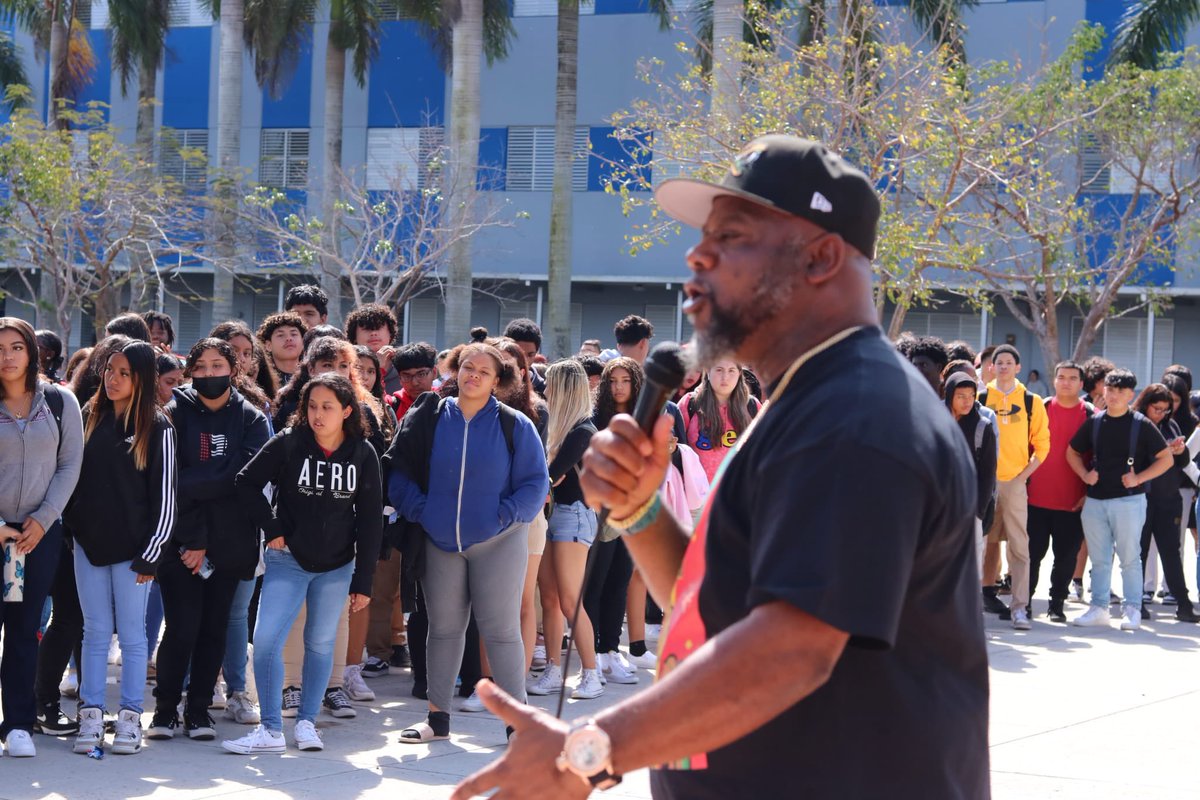 South Dade Senior tweet media