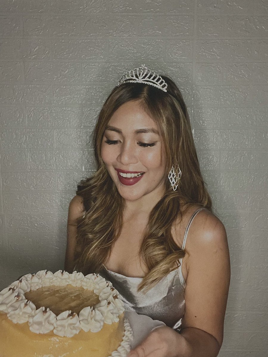 BevAmiller's tweet photo. 🎂🎈✨ https://t.co/nyn4AgDqek