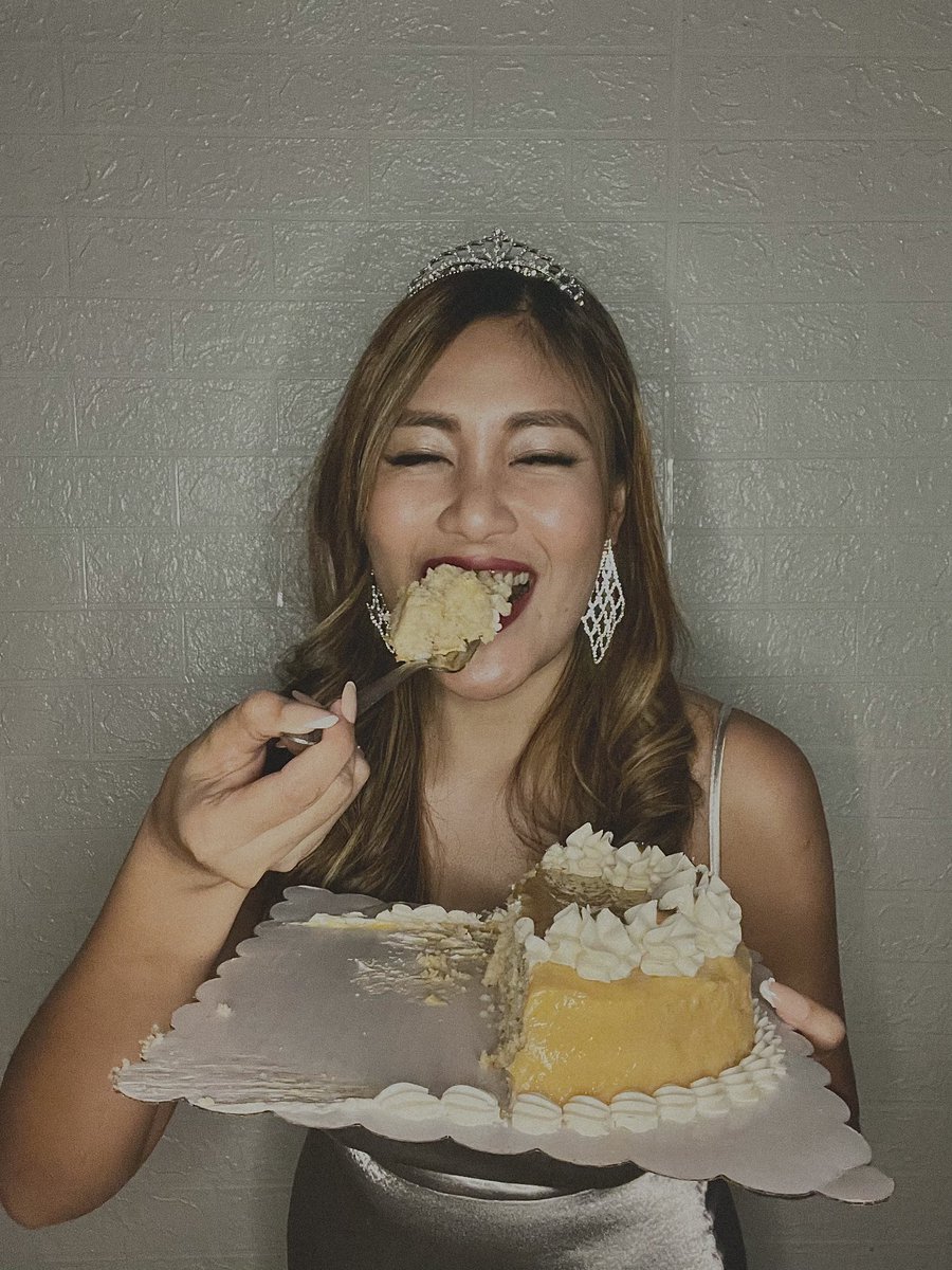 BevAmiller's tweet photo. 🎂🎈✨ https://t.co/nyn4AgDqek
