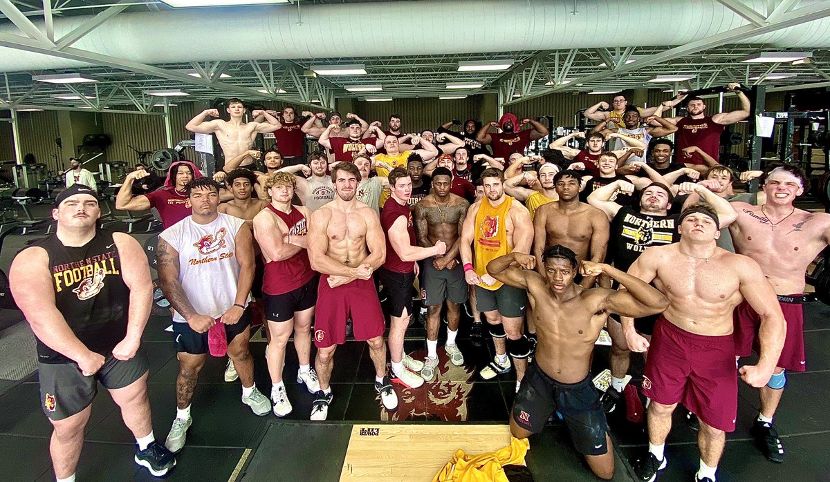 Northern State Football🐺 🏈 tweet media