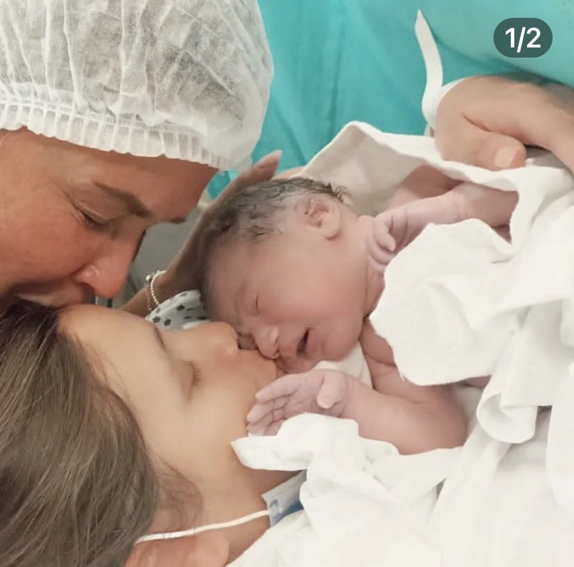 barbieVelezWeb's tweet photo. NACIIO SALVADOR!!!! BIENVENIDO BB HERMOSO 😍😍😍😍😍😍 @barbuchipv  #nazarenavelez #LAM  @elejercitodelam @AngeldebritoOk https://t.co/moC0Zcyo31