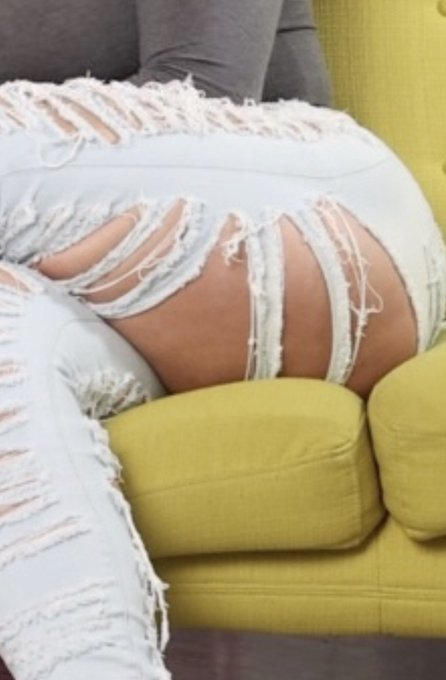 The thigh meat tho 🥲🥲 https://t.co/he6TPtFHth<a href="/tag/andyjaidehalloween"class="tags"><span>#andyjaidehalloween</span></a>