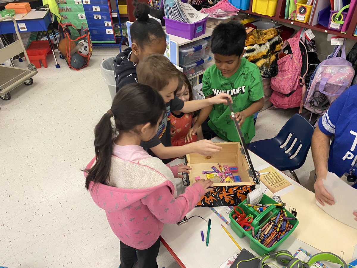 AustenGoodgion's tweet photo. Breakout boxes with Mr. Weaver for our Class Tiger Chart reward!!!  Learning about Thomas Jefferson in a fun and engaging activity!!!!  @Dale_City_ES  #DCEStigers https://t.co/PShaGu5Ijk