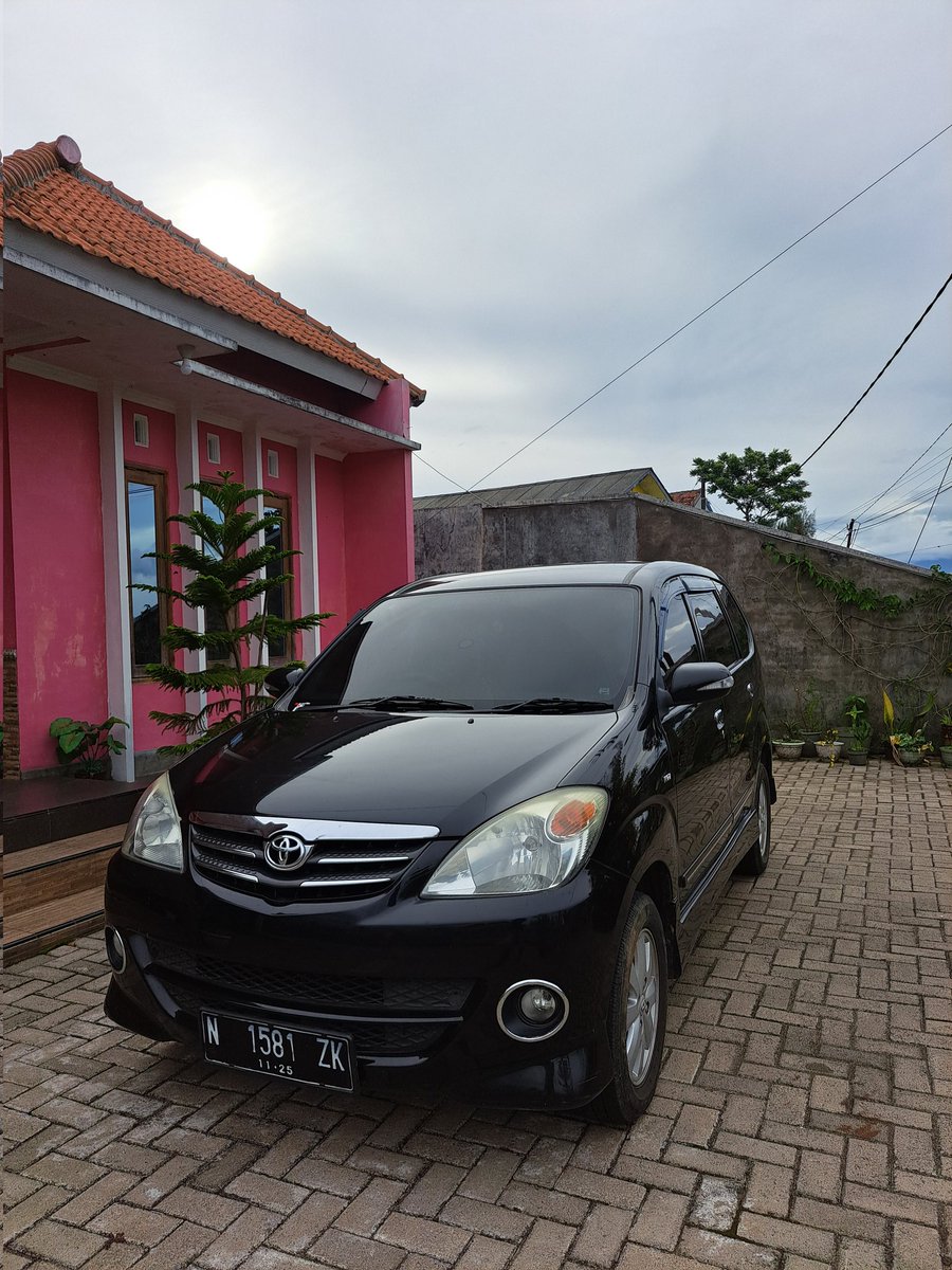 zuhzek's tweet photo. Tertarik karena Plat nomernya terbaca N1581 (NISBI). Setahun lalu menggantikan Katana Putih. Avanza S 1.5 2010 https://t.co/PXFAQEFC2x