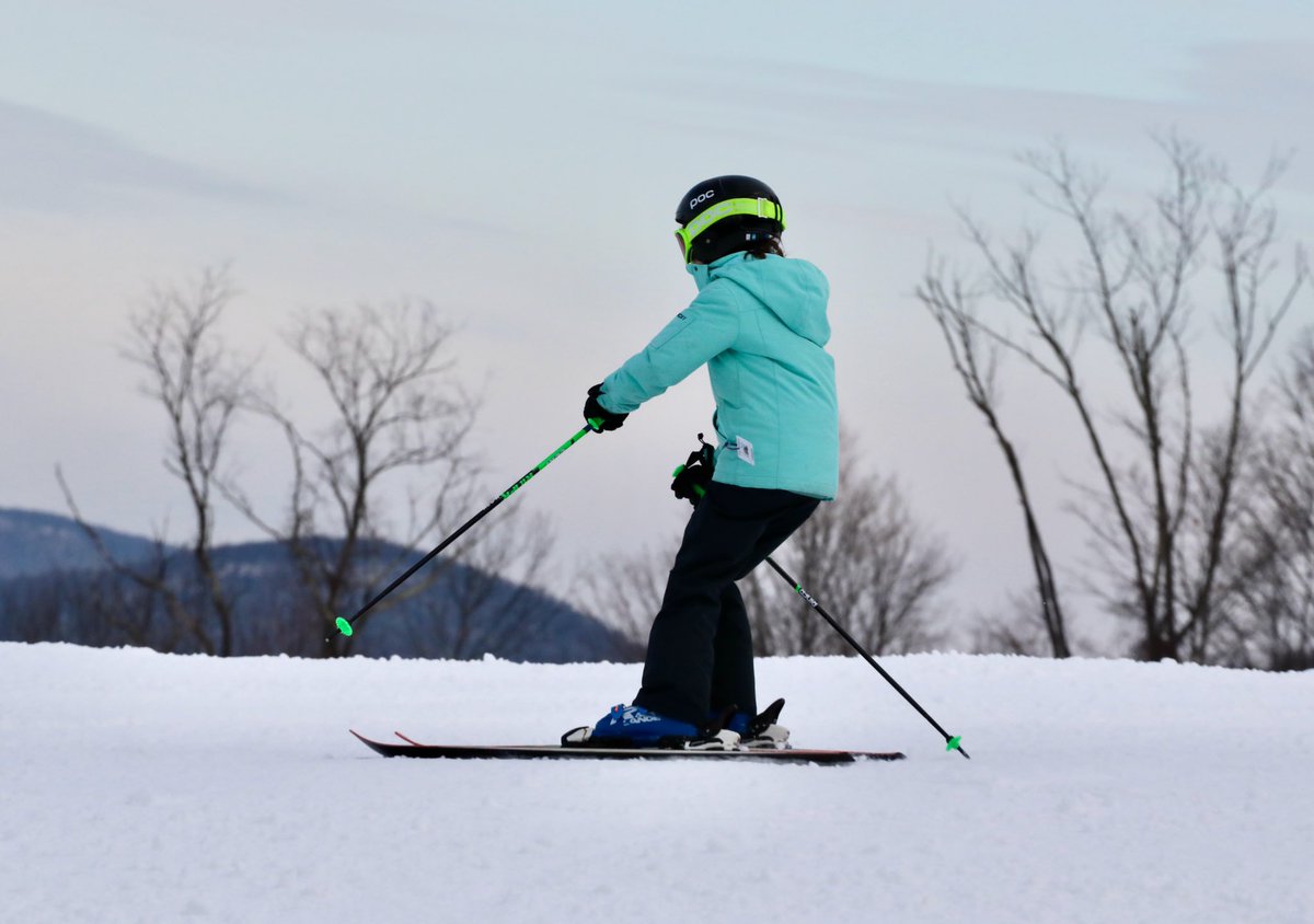 mountpeter's tweet photo. We’re making fresh snow tonight… wanna help carve it up this weekend? Tickets still available! #mountpeter #skiing #snowboarding #iskiny #ilovemyjob https://t.co/opowaczWLF