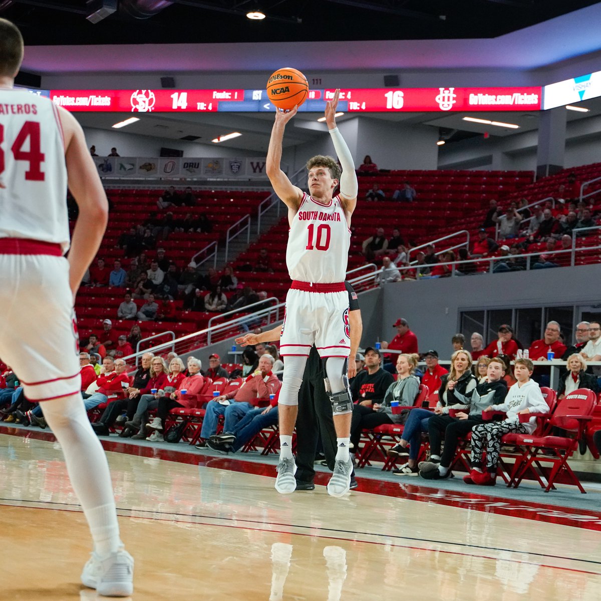 South Dakota Men s Basketball On Twitter 1 0 south-dakota-men-s-basketball-on-twitter-1-0