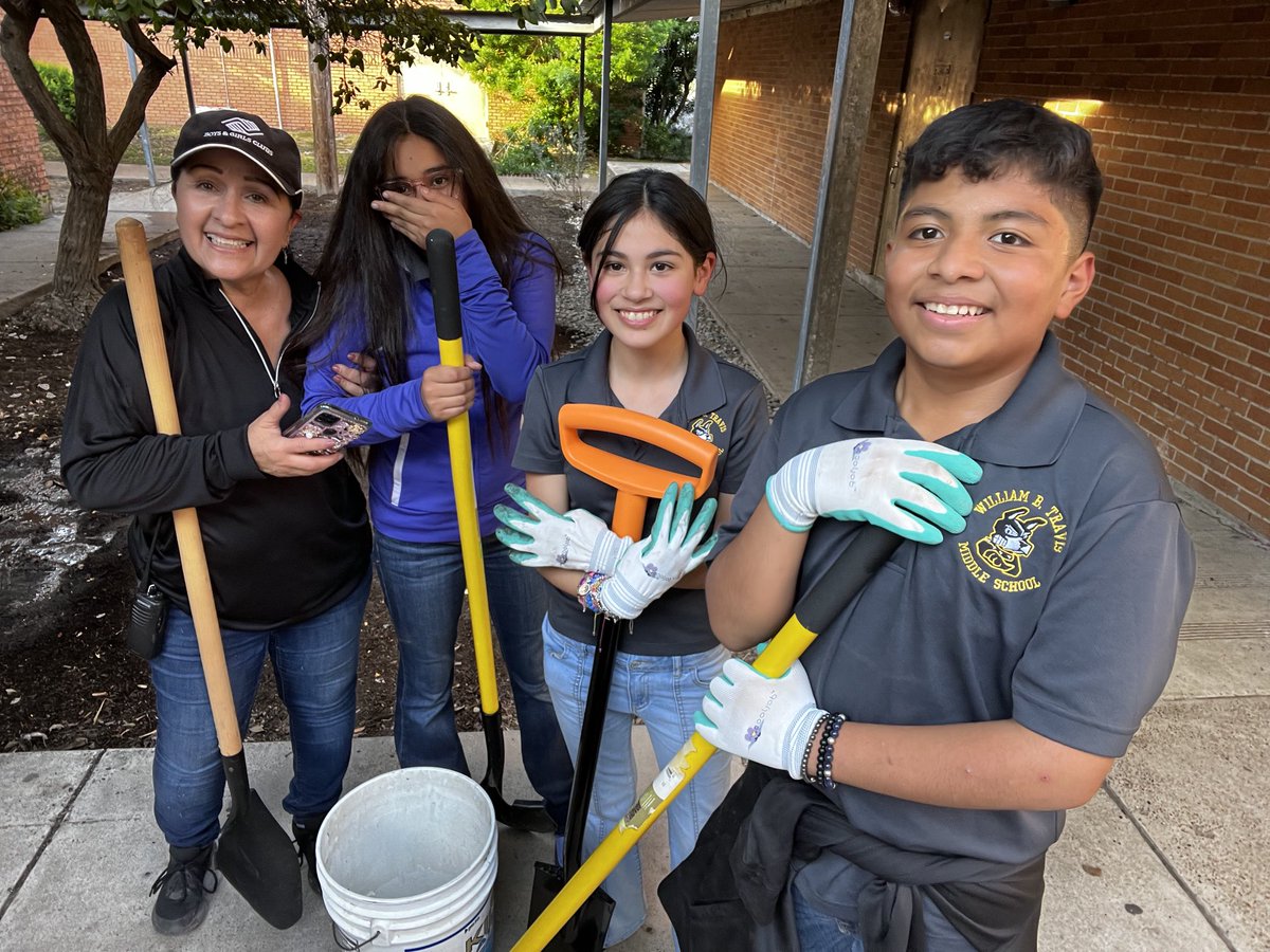 1Lib_specialist's tweet photo. Pouring care into our garden.☘️We’re almost done with phase 2. Now accepting native plant suggestions for our space? South TX - Zone 9b ☀️ ☀️ ☀️ ⁦⁦@TerriersTravis⁩ @annvega⁩ #makerspace #gardeners #McAllenISDLib #outdoorlibrary https://t.co/0LKD218jmM