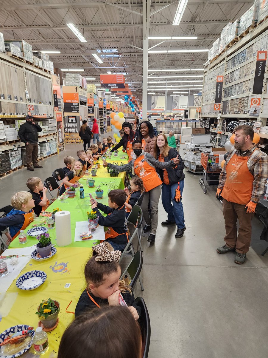 FynnElizabeth's tweet photo. Had the greatest pleasure entertaining these adorable future leaders from the local elementary school. Thanks to our dynamic team of associates, parents, and teachers who made it all possible. @MyLazari @TeresaRoget_THD @J4kingsmclarty https://t.co/mRgacMe2ZM