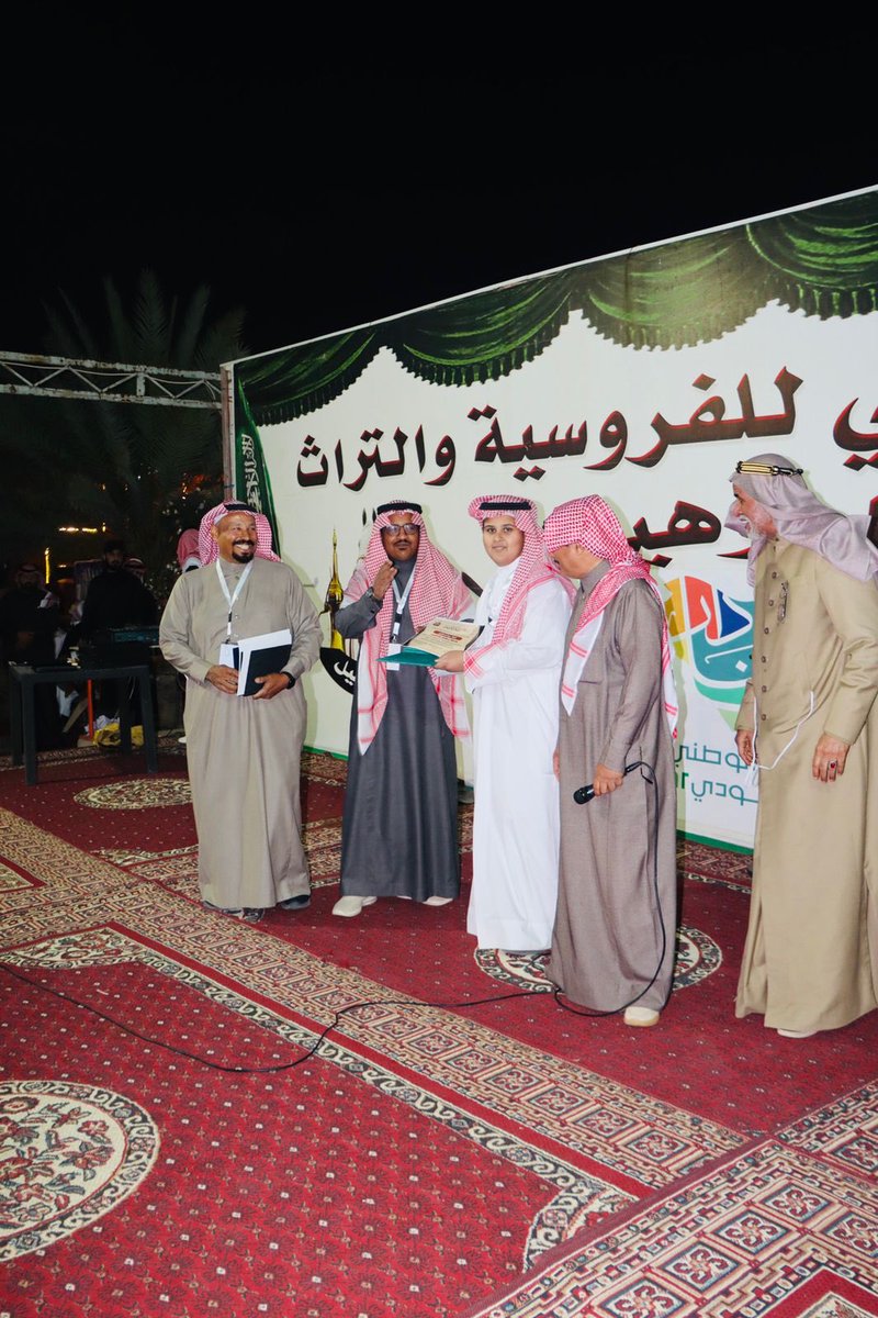 تكريم الفنانة رئيسة الشهري والمبدع  محمد الشهري المشاركين بمعرض يوم التاسيس المقام بمركز بن عاصي للفروسية والتراث والذي يشرف علية الدكتور احمد الحربي