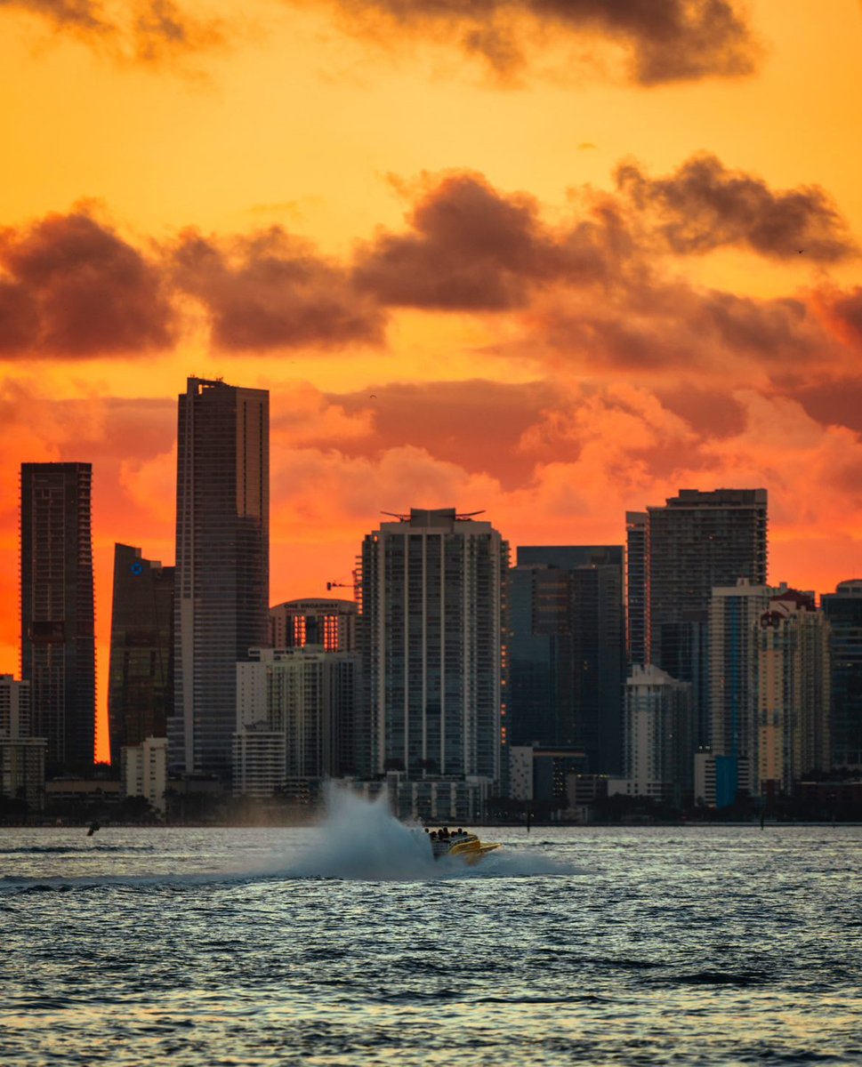 The sun might be setting but the weekend has just begun!

(📸: IG/albertogvphoto)