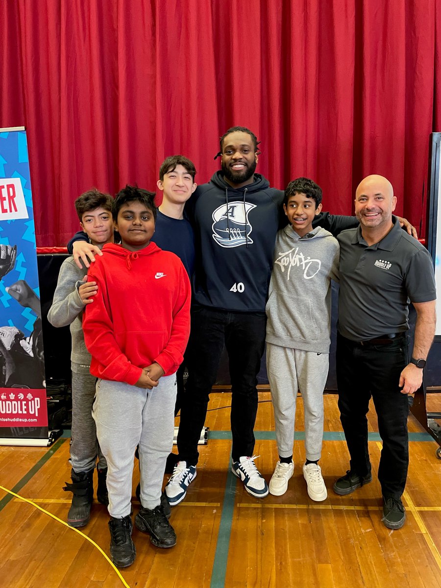 TDSB_LHMS's tweet photo. Thank you Huddle Up Bullying Prevention Program, Jason Colero and #40 Robbie Smith Defensive Lineman. We all need to stand against bullying and support each other. #Mlsehuddleup @TorontoArgos @Raptors @shelleylaskin @denisehLN04 https://t.co/cZApwmeIcn