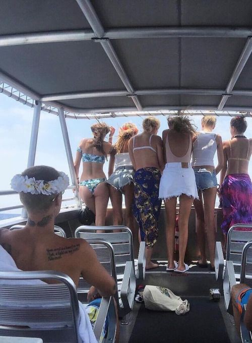 buzzitin's tweet image. todo mundo fala do bizzle mas ninguém percebe o quanto o buzztin era terrível kkkkkkkk