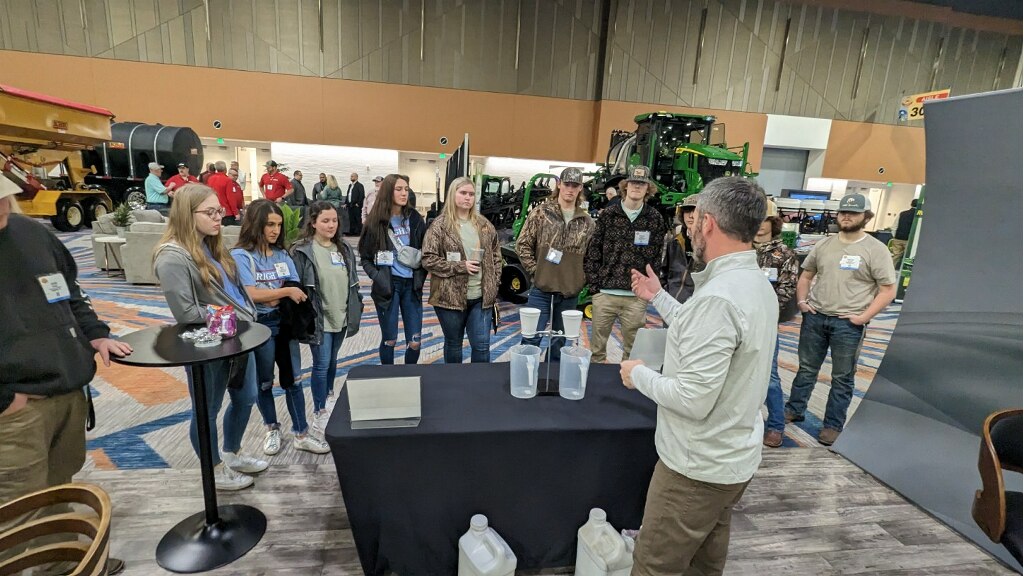 HelenaAgri's tweet image. We&apos;re excited to see you at the 71st Annual @farm_gin_show this weekend. Visit booth #3224 to learn about agronomic advice, products &amp;amp; precision ag technologies. These @BrightonFFA Chapter members watched an adjuvant demo presented by Jameson Wade. 

#MSFGS2023 #farmandginshow