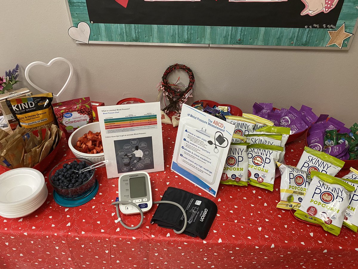 vmsmith_bbo's tweet photo. Go Red at BB Owen !!! Starting the day with a heart healthy oatmeal breakfast and some heart healthy snacks !!! @BBOwenES #bbopride https://t.co/d7QL2teYu0