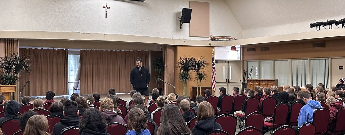 MartyFreel's tweet image. Thank you to @ZBNFL for coming by St Jude today and speaking to our students about sportsmanship and character to close out Kindness Week! #KindnessMatters #NFL #catholicschools