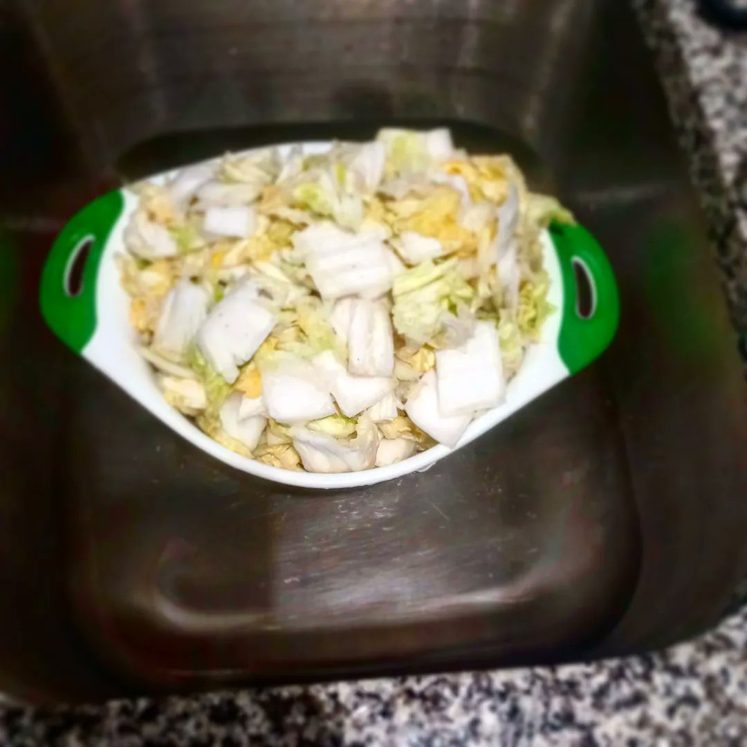 joshputnamvo's tweet photo. Made #homemadekimchi for the first time! Got about 5 1qt jars out of it, plus another half a qt of kimchi juice. It tastes amazing, and so much better than store bought!
I think the first thing I'm gonna make with it is kimchi braised meat 😋 https://t.co/VAEy7wpYaT