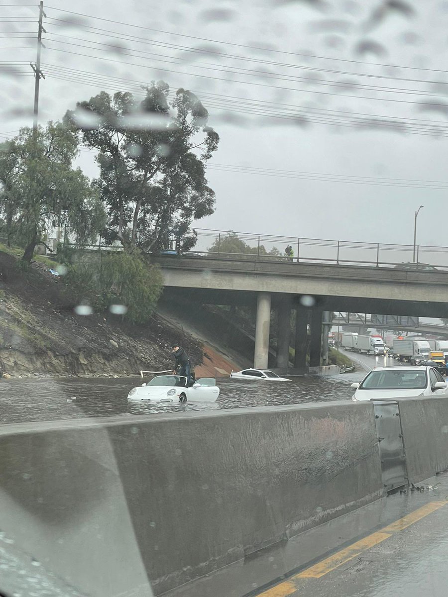 ImxAxMess's tweet photo. RIP to the Porsche and BMW 🥲
This is on the 5 freeway Northbound. https://t.co/kg3tgfMIdO