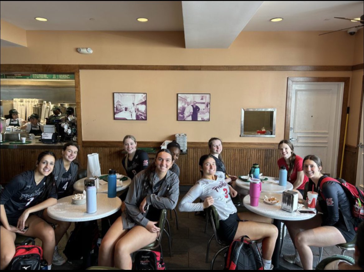Great start to Music City Qualifier today 2-0 start - so we say beignet’s all around at Cafe Du Monde - Let’s Goooo!