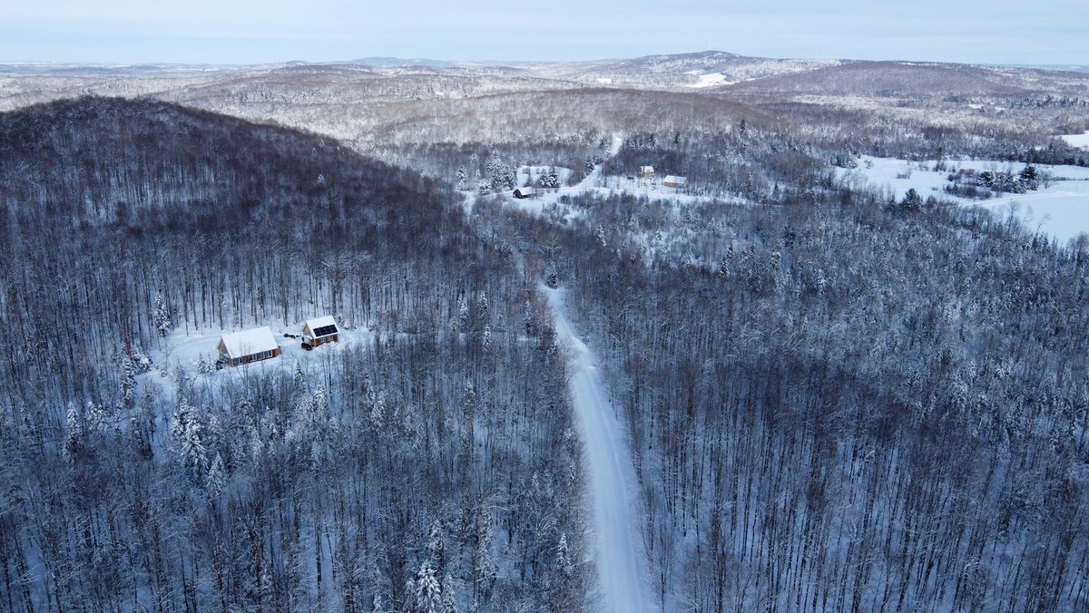 SolacityInc's tweet image. VOLTHIUM TO THE (OFF-GRID) RESCUE!

Steven build a beautiful house in the Quebec forests, completely off-grid. 

@SolacityInc @MidNiteSolar @volthium @MagnumInverters #GreenEnergy #solarpower #solarenergy #offgridliving