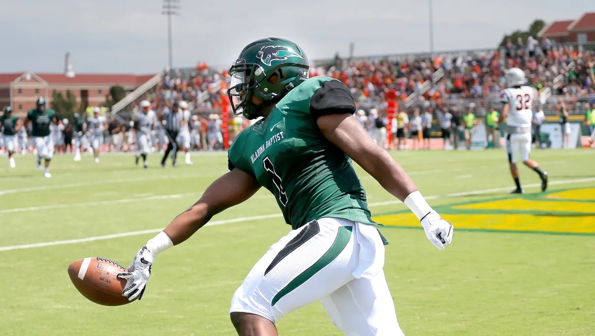 Tyrinonmars's tweet photo. After great conversations with @FBCoachLeonard I am very honored to say I have received a Division 2 offer to THE Oklahoma Baptist University! 🟢⚫️ @dfwprepsports @ThomasInforzato https://t.co/24W5PqkeR5