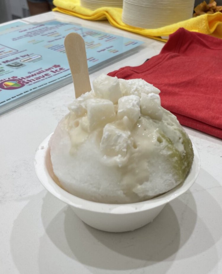 The popular local shave ice chain has finally expanded to Oʻahu—and its first location is right on Kapahulu Avenue.🍧
👉hawaiimagazine.com/ululanis-hawai… #hawaii #oahu #shaveice #foodie #travel #traveltips