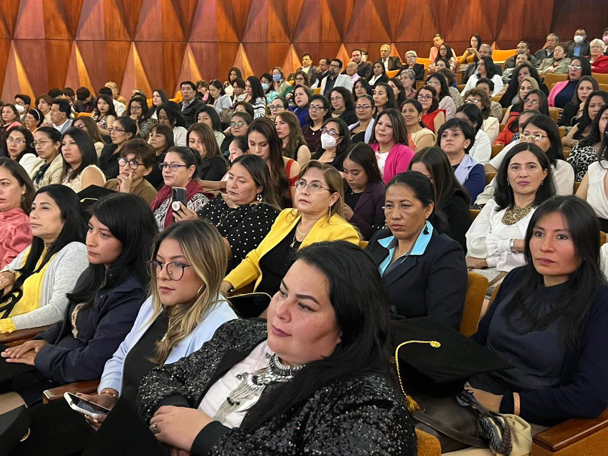 juanchoriva's tweet photo. Los sueños de nuestras emprendedoras nos impulsan a trabajar en iniciativas que potencien sus habilidades. 

Hoy avanzamos el trabajo por la equidad de género y por más oportunidades para las mujeres. 

150 empresarias se graduaron en esta primera fase del programa #We3Ecuador https://t.co/oWcW1NPT7L